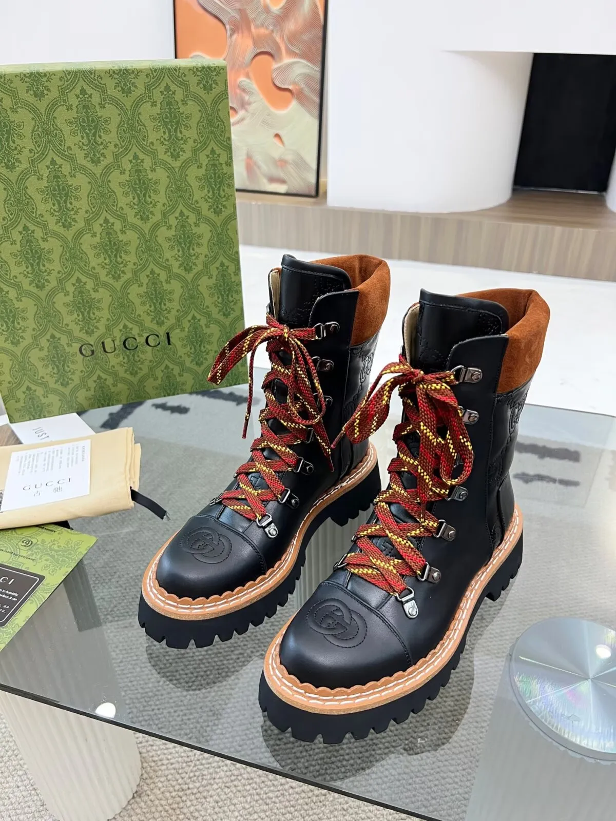 👟👟Ex-factory price 660👟👟 Autumn and winter GUCCI 8-inch ankle boots original model opening✅Double G electric embroidered toe cap Colored shoelaces, full of high-end feel [strong] Fabric: cowhide🐂, matte open edge beads Inner/foot pads: high-end apricot cowhide TPU outsole Heel height 4cm Color: black Size: 34-42 (34, 42 need to be customized) Packaging: Comes with card and cloth bag.